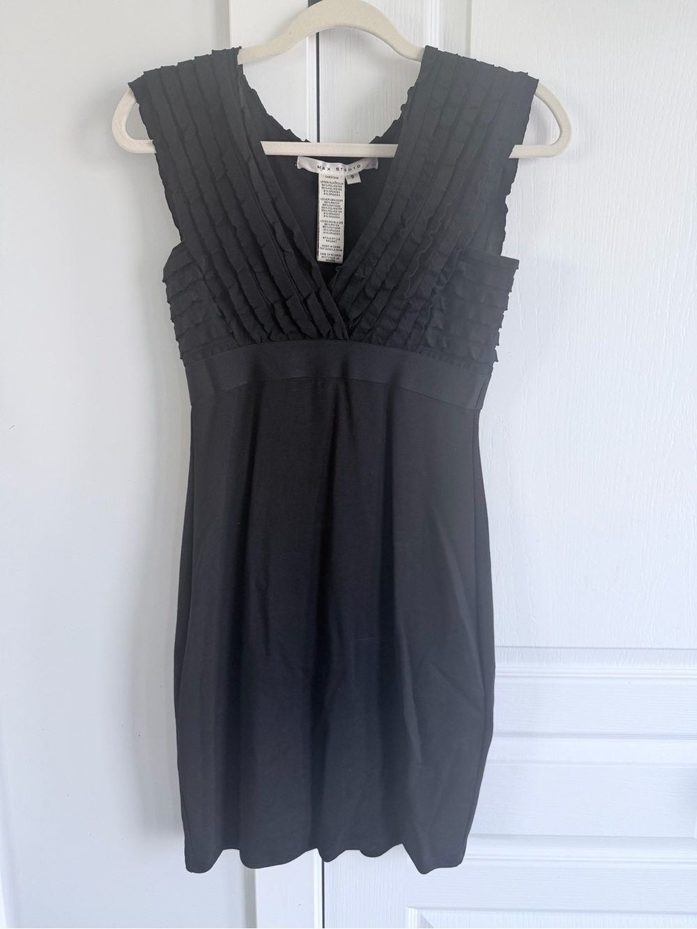 Max Studio Black Sleeveless Pleated V-Neck Mini Dress